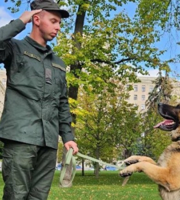 У Харкові за віддану службу нагородили чотирилапих помічників гвардійців