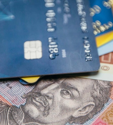 На Рівненщині орендар вкрав гроші з картки пенсіонерки