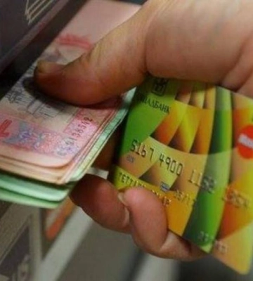 Вкрав гроші у пенсіонерки у якої орендував житло: поліцейський викрив жителя Рівнещини