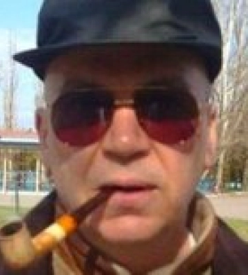 Россияне пишут, что в Новой Каховке взорвано авто &quot;единороса&quot;, он умер в больнице