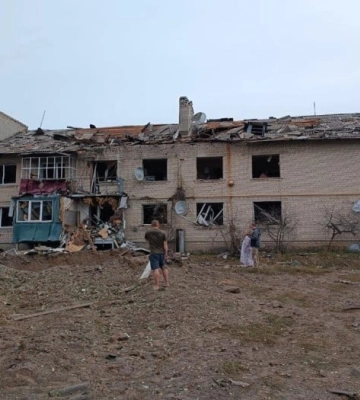 Ворог завдав ракетного удару по селу на Харківщині, двоє постраждалих. ФОТОрепортаж