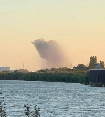 У Джанкої чутно вибухи, над містом здіймається дим