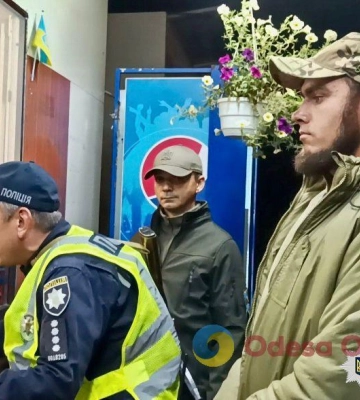 Правоохранители провели ночной рейд в Хаджибейском районе Одессы
