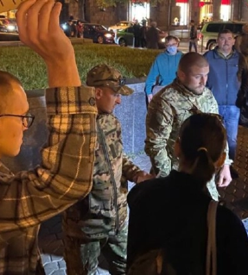 Одягли форму і видурювали гроші: псевдоволентери збирали гроші у серці Києва