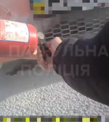 На Окружной дороге Киева загорелся автомобиль, видео