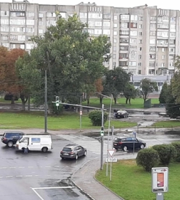 У Луцьку – ДТП: не розминулися позашляховик і бус 
