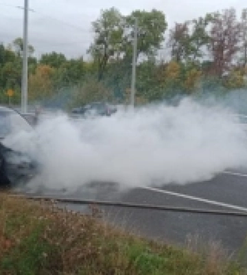 На  трасі біля Рівного загорівся автомобіль