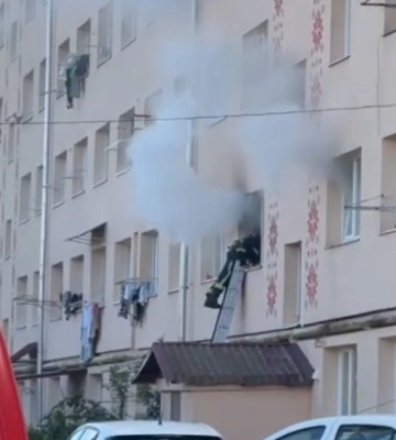 У Луцьку зайнявся гуртожиток: горять відразу кілька квартир