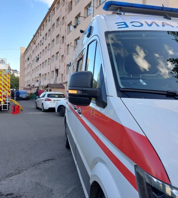 Горить одразу кілька квартир: у Луцьку зайнявся гуртожиток (відео)