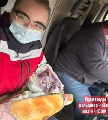 На Закарпатті бригада швидкої прийняла пологи вдома у породілі