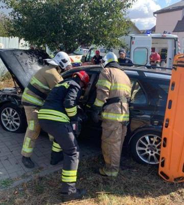 ДТП біля &quot;Епіцентру&quot; у Рівному: травмовану водійку діставали рятувальники (ФОТО)