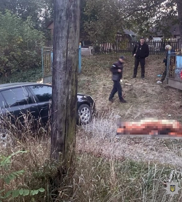 Трагедія на Хмельниччині: легковик без водія на смерть збив літню жінку