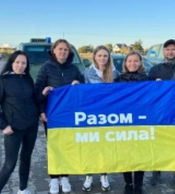 З Польщі рожищенські волонтери привезли три авто для ЗСУ. ФОТО