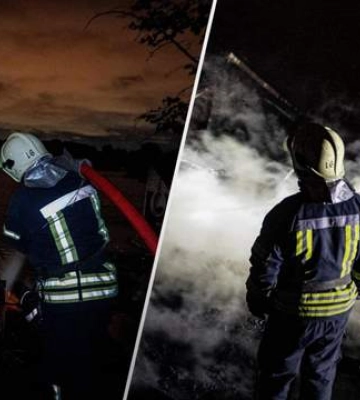 У Києві на Дніпрі горів дебаркадер: рятувальники гасили вогонь на площі 200 кв. м. Фото