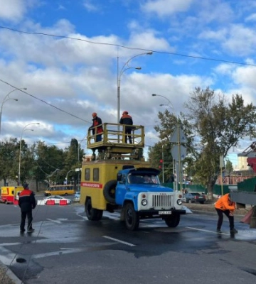 В Києві на будівництві розв’язки впав кран