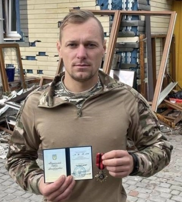 Воїн з Волині отримав «Золотий хрест» від Залужного