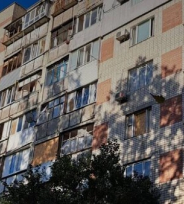 Ворог обстріляв прибережний район Херсону, поранено чоловіка