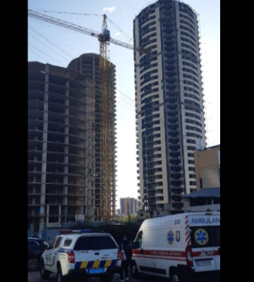 У Києві нове самогубство підлітків: дві дівчини вистрибнули з даху недобудови