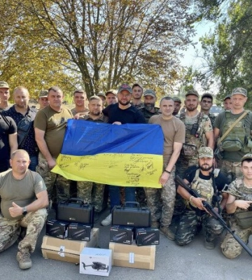 Мер Луцька передав автомобілі та обладнання для військових на Запорізькому напрямку