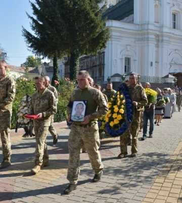 Сьогодні Луцьк в останню путь проведе Героя Юрія Петровського
