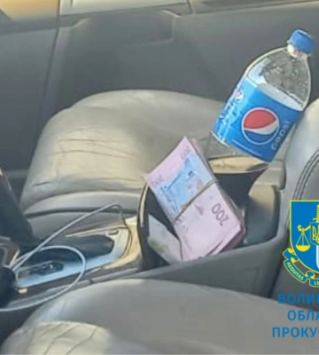На Волині чиновника спіймали на хабарі