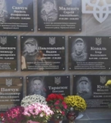 У Корці загиблим бійцям відкрили меморіальні дошки