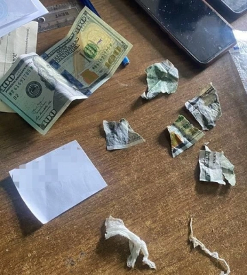 На Львівщині лікарка намагалась зʼїсти хабар, який вимагала у військового
