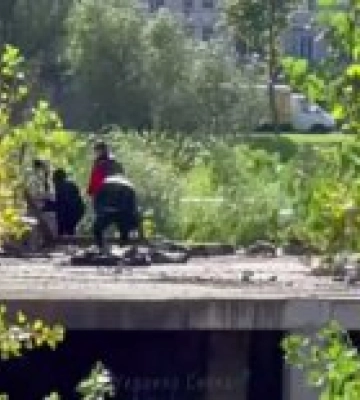 В Киеве на Троещине две девушки-подростки прыгнули с высотки. В сети пишут о самоубийстве