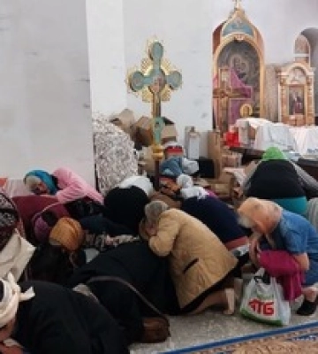Люди тілами прикривали один одного: росіяни вдарили по церкві у Херсоні під час богослужіння, фото