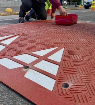 На ще одній вулиці Дніпра з’явилися берлінські подушки для примусового зниження швидкості транспорту: де встановили