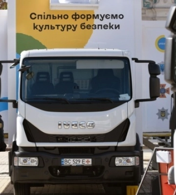 МВС передали 15 мобільних «класів безпеки» для роботи із дітьми