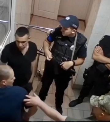 В полиции Черновцов избили мужчину: в местном ТЦК отреагировали (видео)