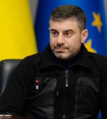 Стало відомо, як уповноважений Верховної ради з прав людини із порушенням намагається отримати приміщення в будинку батьків