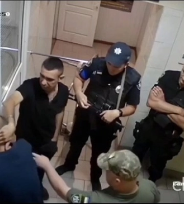 В Черновицком ТЦК полиция и местный уголовник выбивали &quot;согласие&quot; мужчин на мобилизацию