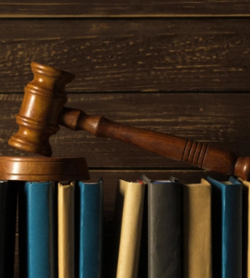 У Хмельницьку суд визнав пенсіонерку винною у домашньому насильстві щодо доньки