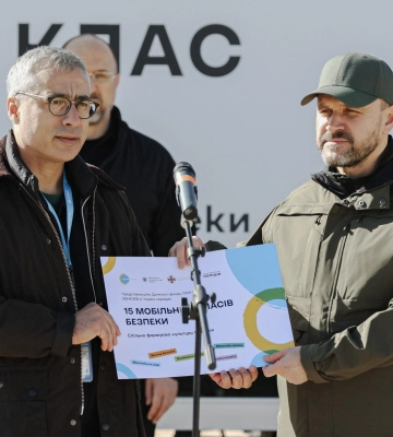 15 мобільних класів безпеки - у 10 регіонів України: UNICEF урочисто передали Міністерству внутрішніх справ України сертифікати