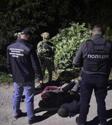На Закарпатті викрили чоловіка, який організував канал незаконного переправлення осіб через кордон