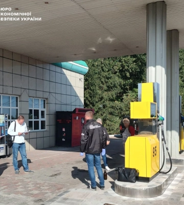 На Київщині виявили мережу нелегальних АЗС, що продавали фальсифіковане пальне (ФОТО)