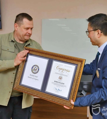 Мер Дніпра Філатов отримав відзнаку від Конгресу США за розвиток Україно-американо-корейської дружби
