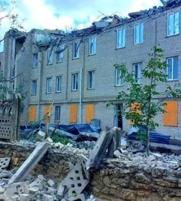 Обстріли Херсонщини: росіяни поцілили у житлові квартали, бібліотеку та будинок культури, є поранені