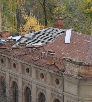 Внаслідок демонтажу складської будівлі у Дніпрі під завалами опинилися люди
