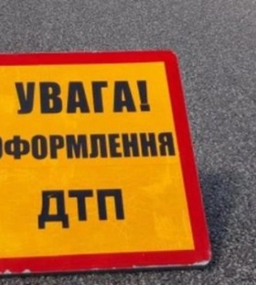 На Полтавщині у зіткненні мікроавтобуса та вантажівки постраждала жінка