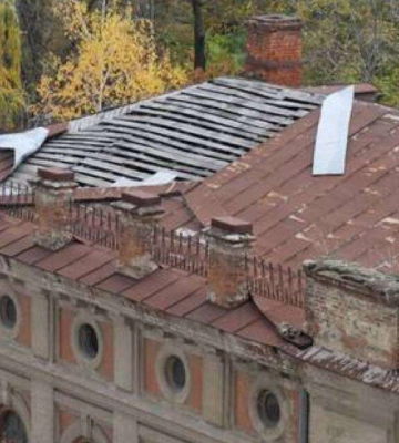 Внаслідок демонтажу складської будівлі у Дніпрі під завалами опинилися люди