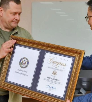 Мер Дніпра Філатов отримав відзнаку від Конгресу США за розвиток Україно-американо-корейської дружби