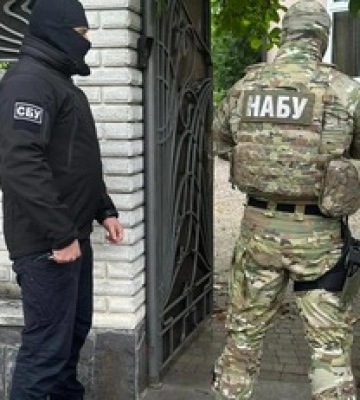Силовики прийшли з обшуками до мера Мукачева Балоги: фото і перші подробиці