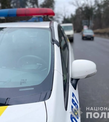 Черкаські правоохоронці затримали чоловіка, який вдарив знайомого ножем у груди
