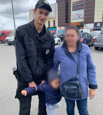 Сбежал от бабушки в супермаркете: 4-летнего мальчика искали в Харькове