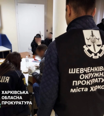 Вимагав 4 тис долл за закриття провадження: у Харкові затримано посадовця виконавчої служби