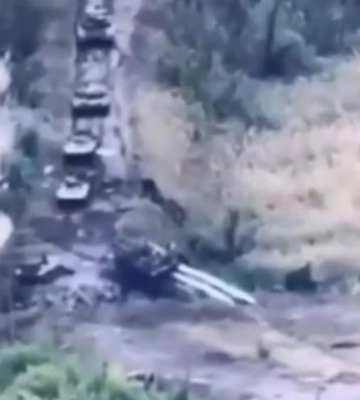 Появилось видео падение в реку бронемашины РФ