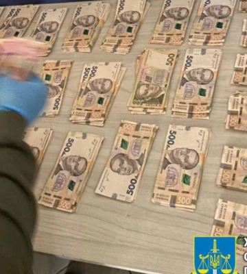$4000 за «безперешкодне вирішення питання»: у Харкові викрили посадовця виконавчої служби